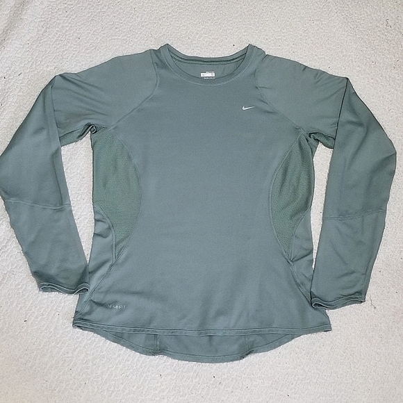 NikeFit Dry Stretchy Fitted Sage Green Vented  Base Layer Top- Nike+ Size Small - Picture 2 of 11